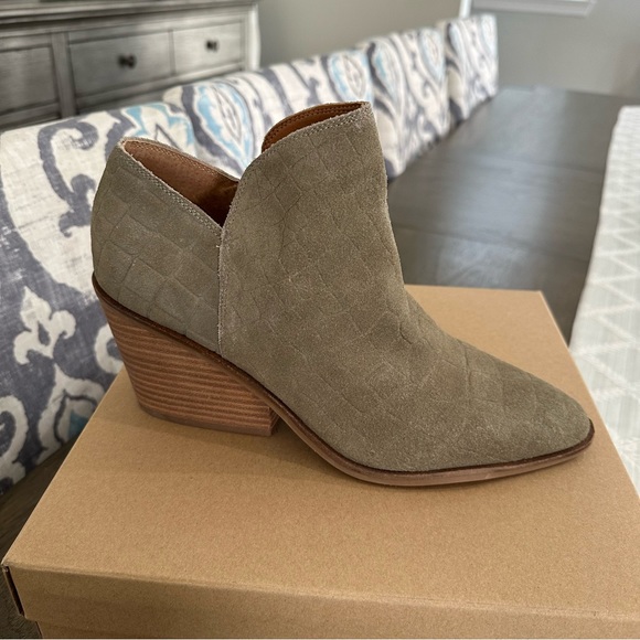 NIB Lucky Brand Saucie Greenish Grey Bootie Size 10 - Picture 3 of 10